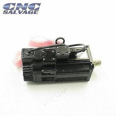 Yaskawa AC Servo Motor 1500W 3000R/MIN 200V 9.5AMP SGMS-15AWA-HG11 *New No Box*